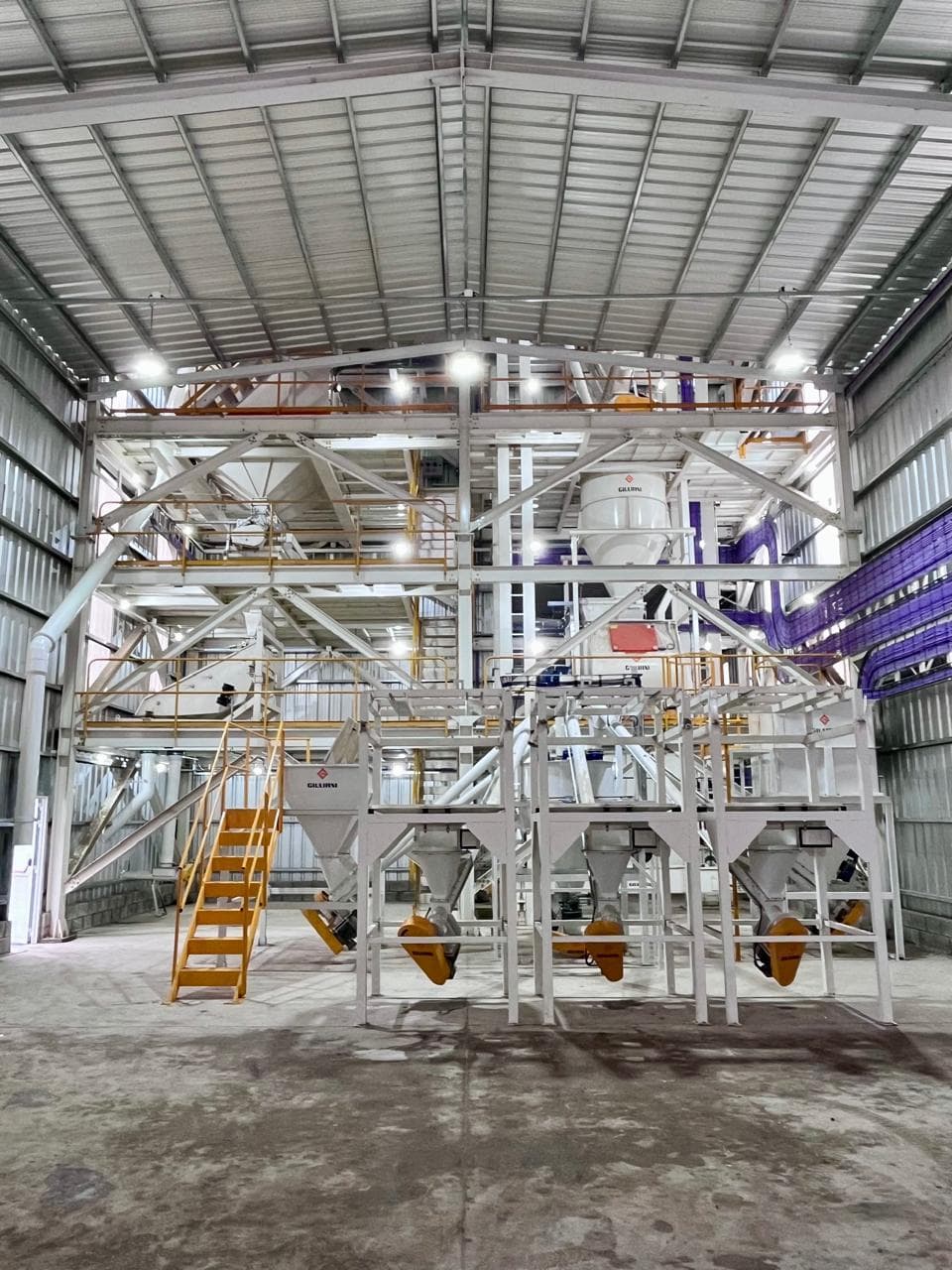 Montaje completo de planta industrial de alimentos balanceados